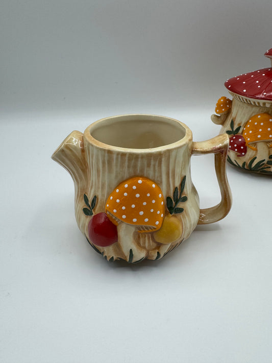 Arnel Mushroom Cream & Sugar set