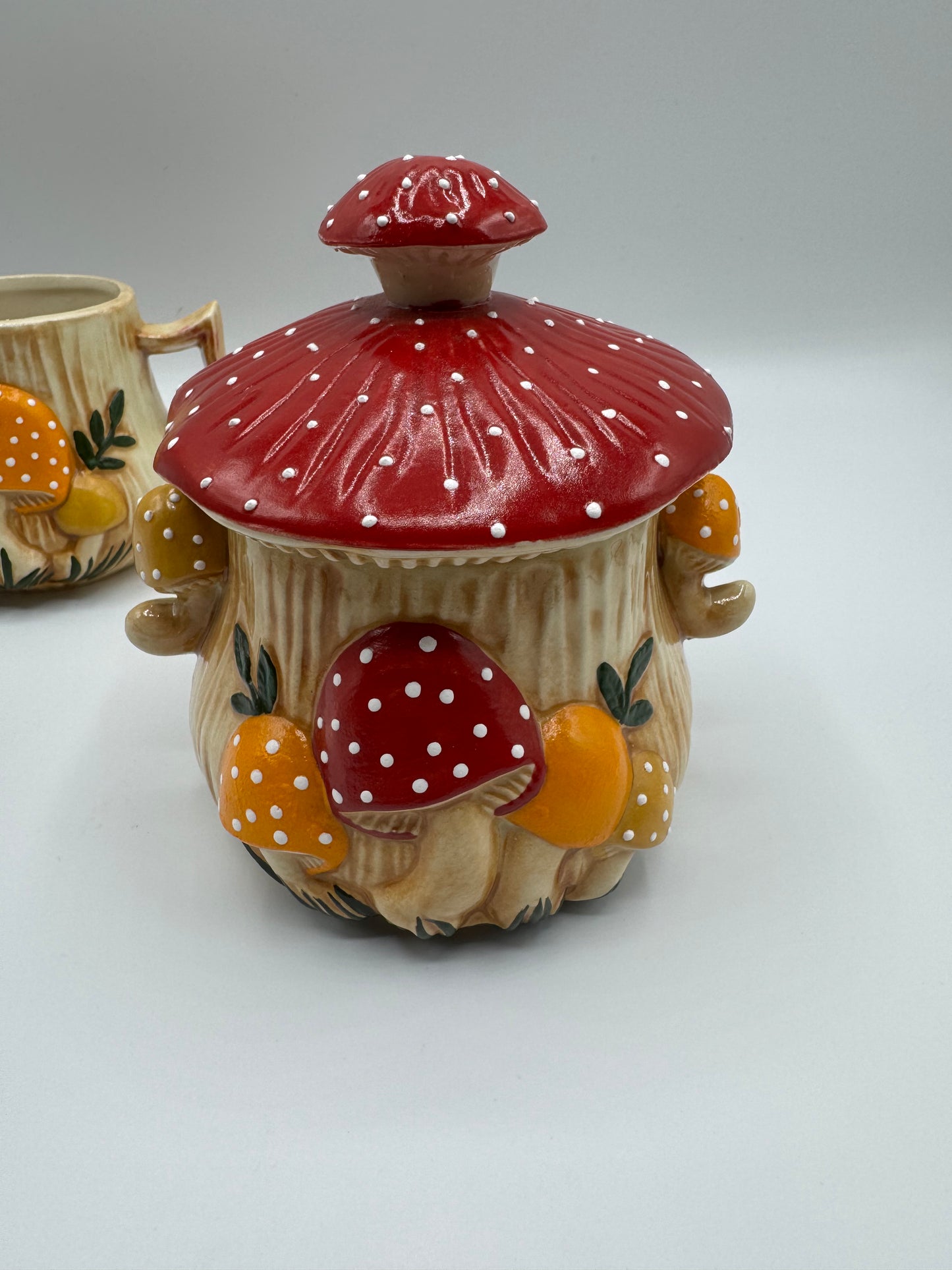 Arnel Mushroom Cream & Sugar set