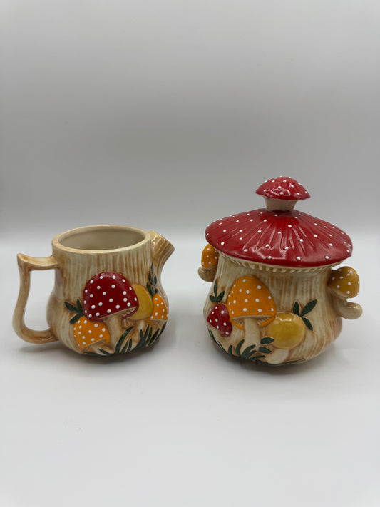 Arnel Mushroom Cream & Sugar set